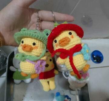 Móc Khóa Len Handmade Vịt Đội Mũ Cute Đan Móc Thủ Công Dễ Thương